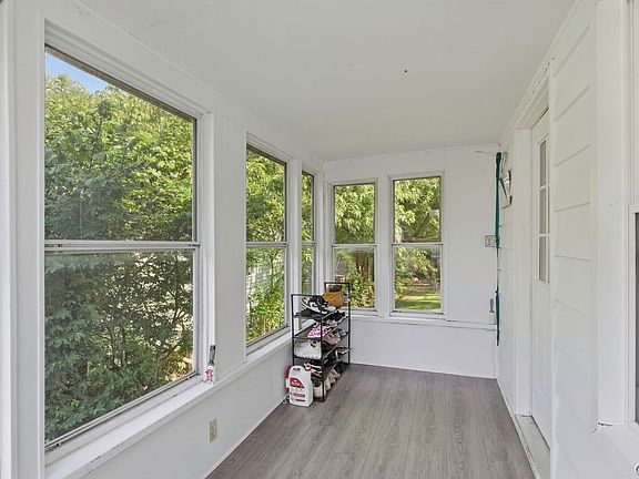 3rd image of 311 Garden City Dr