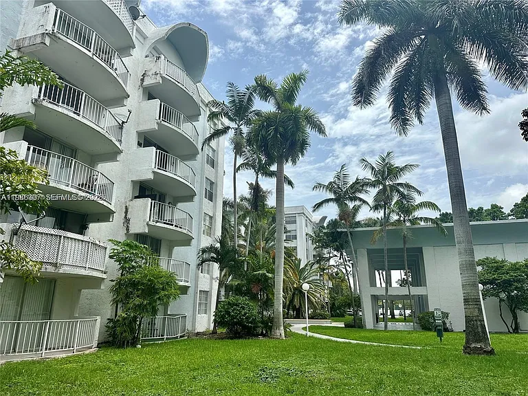 486 NW 165th Street Rd #B606 — Photo 22
