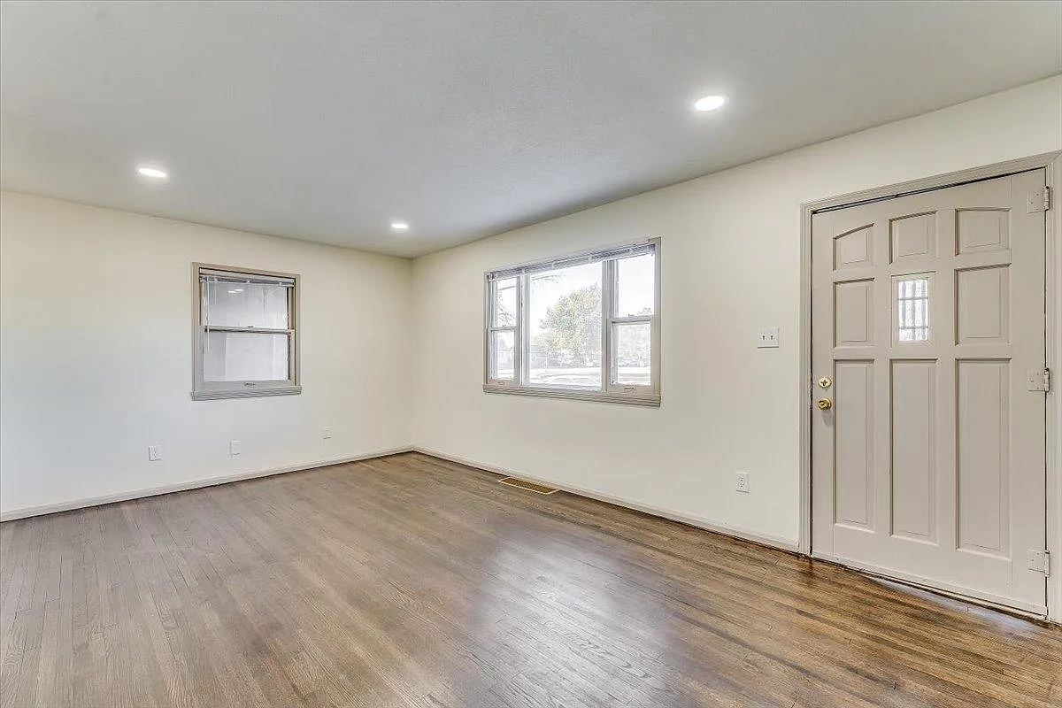 4 bed, 1.5 bath, 1404 sqft, $1,425 — Photo 3