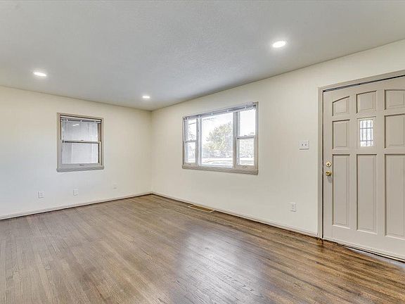 3rd image of 2542 N Erie Ave