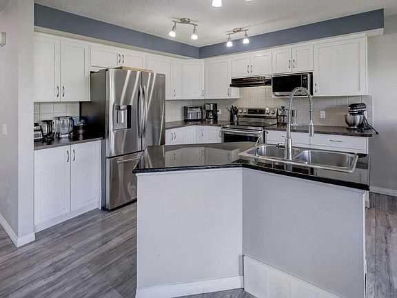 3rd image of 316 S Ranch Close