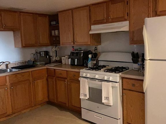 3rd image of 8213 Kennedy Ave APT 5