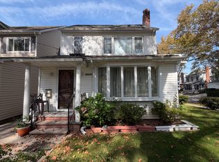 25717 Pembroke Ave, Great Neck, NY 11020