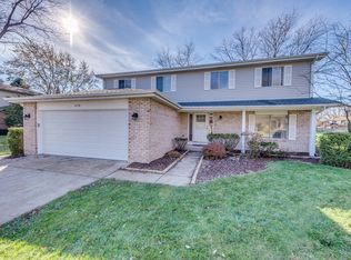 6718 Cherrytree Ave, Woodridge, IL 60517