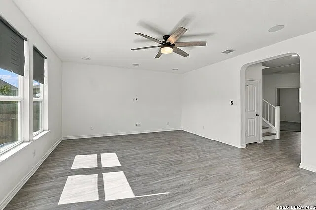 4 bed, 2.5 bath, 2405 sqft, $2,100 — Photo 4