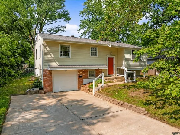 604 NE Ash St, Lees Summit, MO 64063