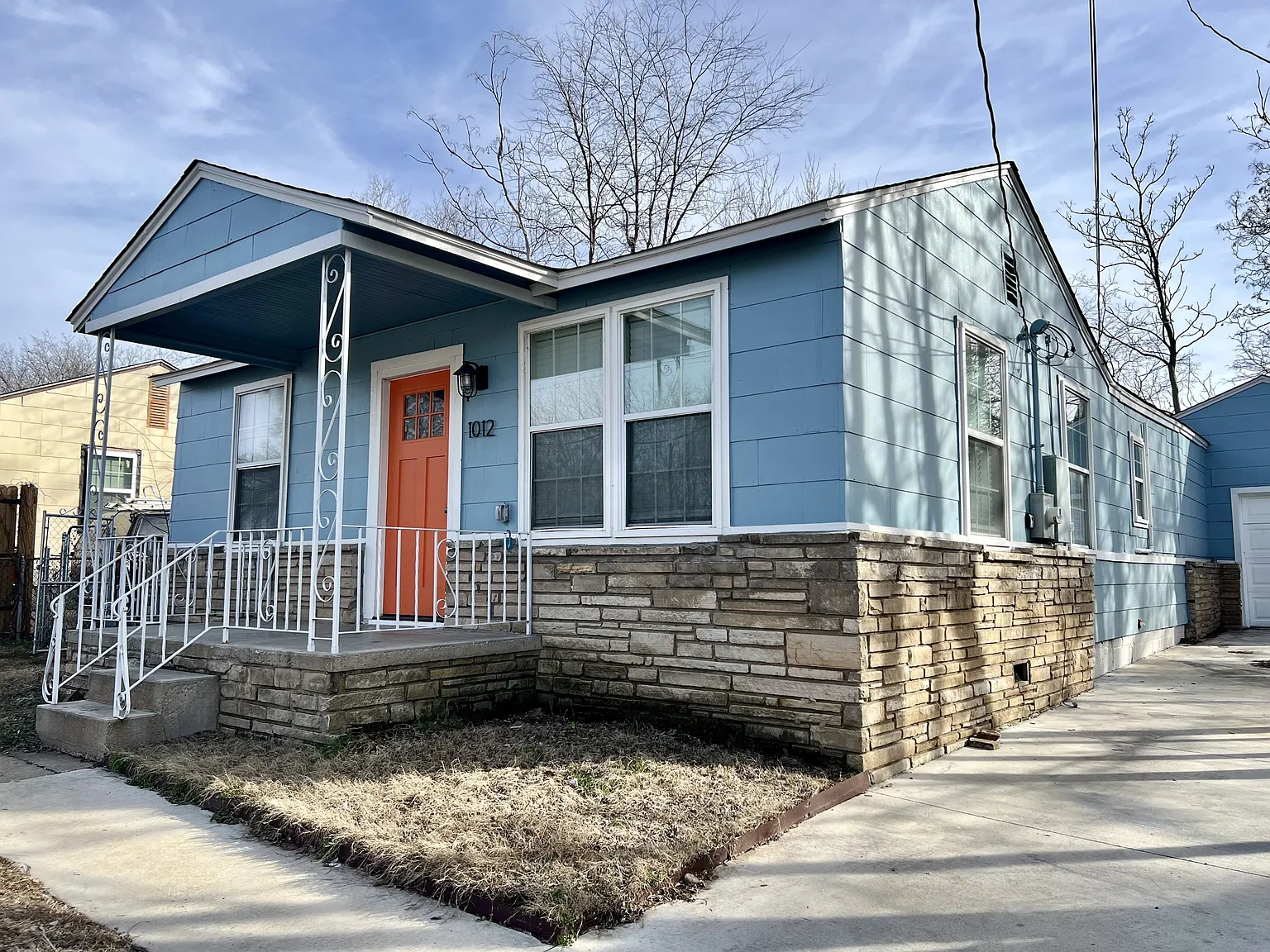 3 bed, 1012 sqft, $1,295 — Photo 1