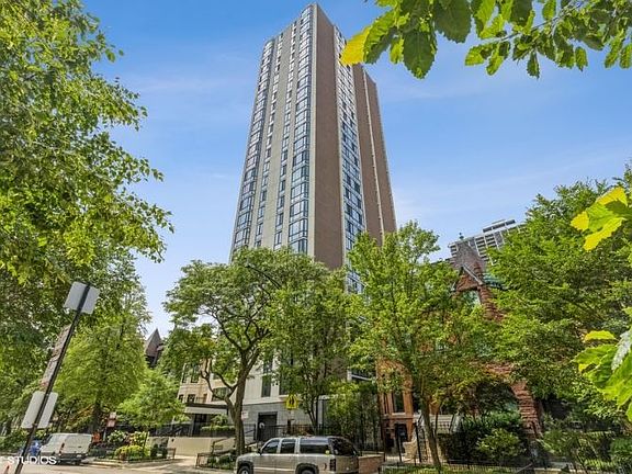 2nd image of 1530 N Dearborn Pkwy #3