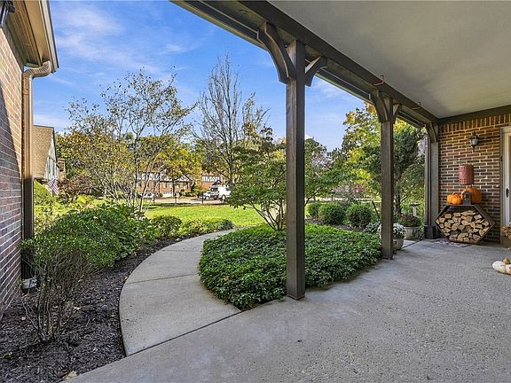3rd image of 225 Allenberry Cir