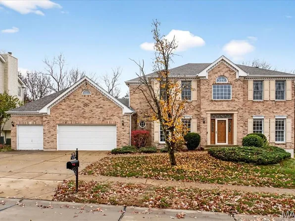 2566 Christopher Oaks Ct, Saint Louis, MO 63129