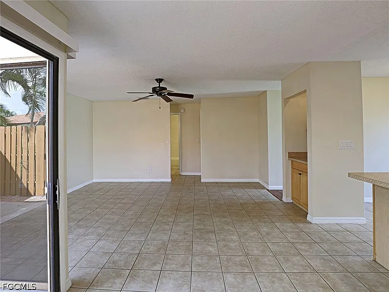 1420 Park Shore Cir #3 — Photo 6
