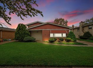 4532 W 99th St, Oak Lawn, IL 60453