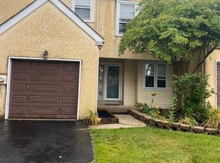 206 Sycamore Cir, Feasterville Trevose, PA 19053