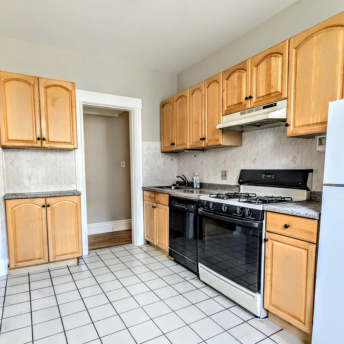 Building Photo - 8 Kinross Rd #5