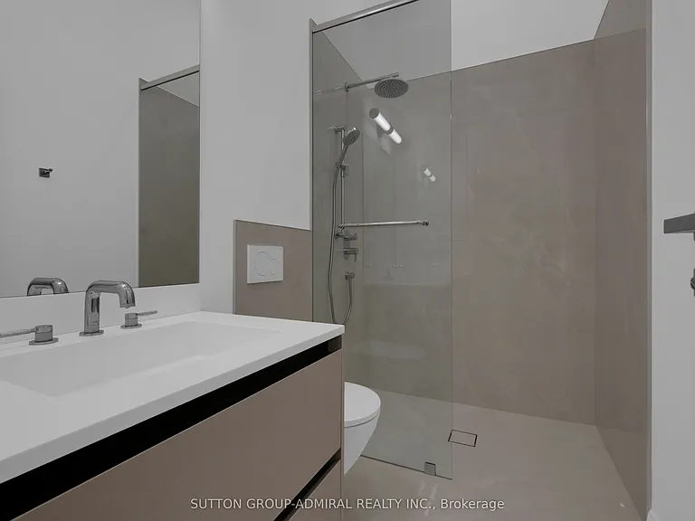 647 College St #102 — Photo 23
