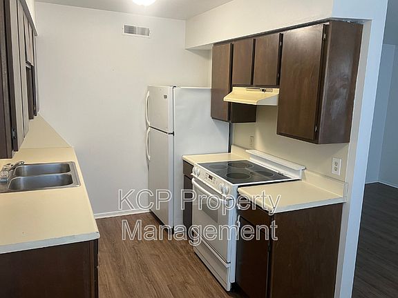 3rd image of 340 W Dogwood St #8
