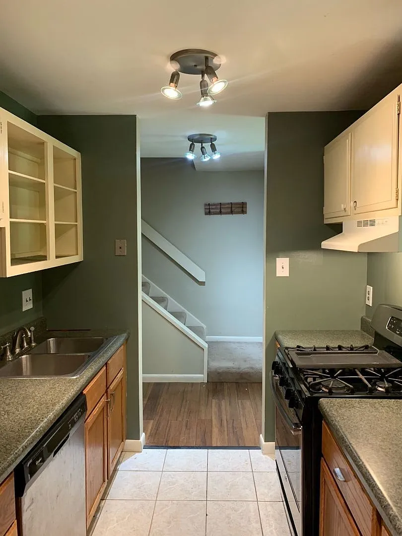 3 bed, 2.5 bath, 1396 sqft, $2,225 — Photo 4