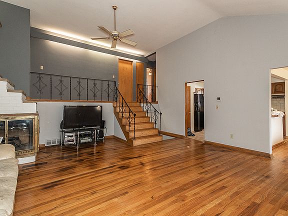 4th image of 7362 Markal Dr