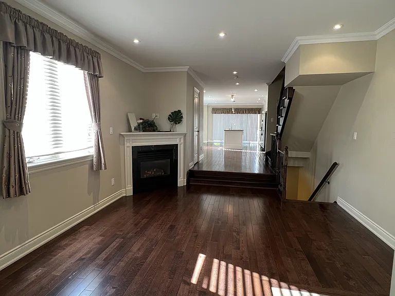 216B Finch Ave W — Photo 8