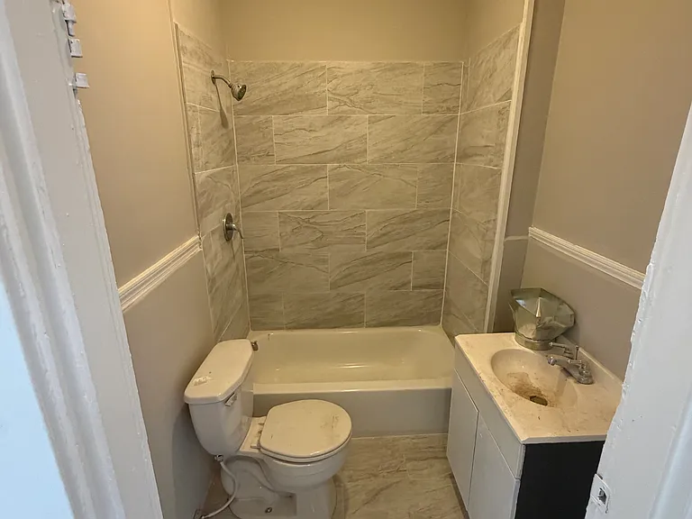 1116 Chicago Ave — Photo 12