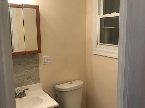 4th image of 1317 Clay Ave