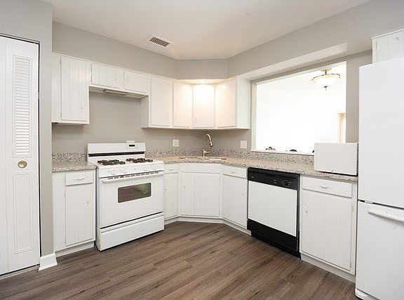 5th image of 110 S Dunton Ave APT 4H