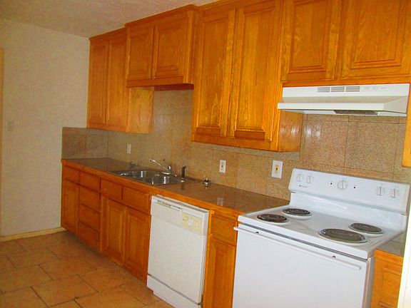 3rd image of 4905 Lovell Ave