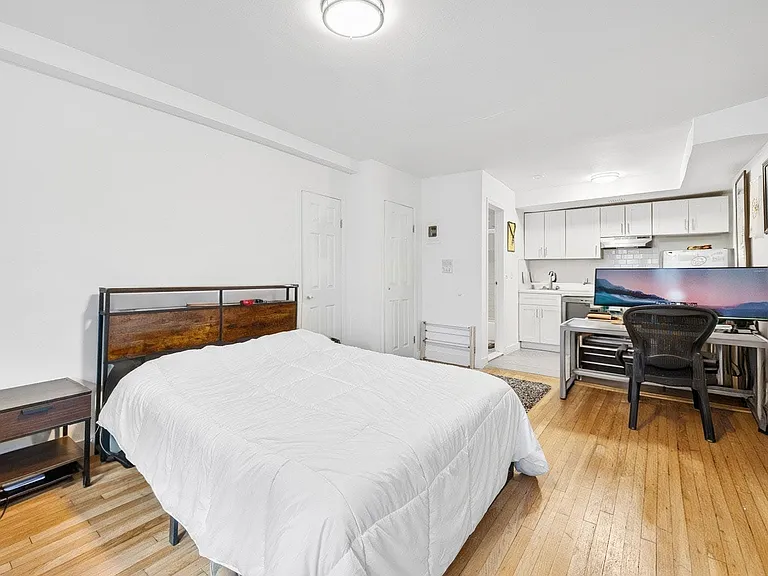 466 W 23rd St #1B — Photo 5