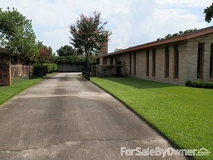 Driveway : Electric remote gate