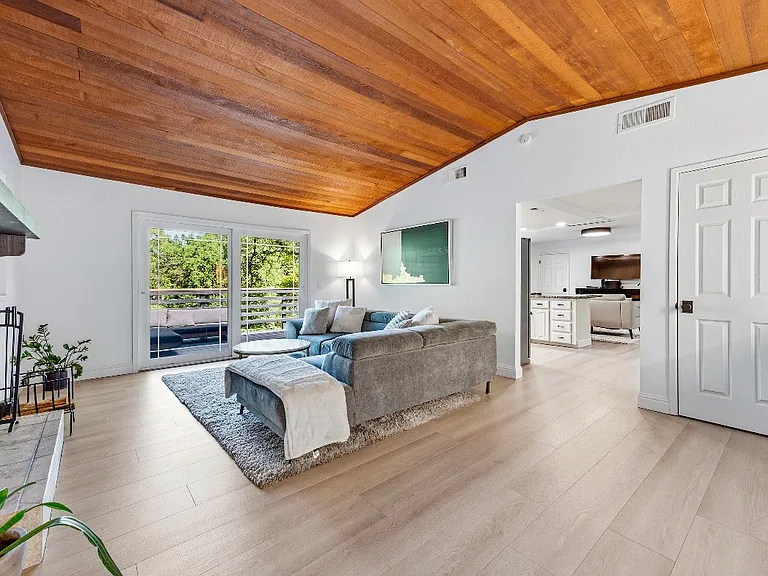 18509 Alexandra Way — Photo 3