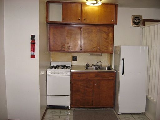 2nd image of 452 S Elm St APT B*