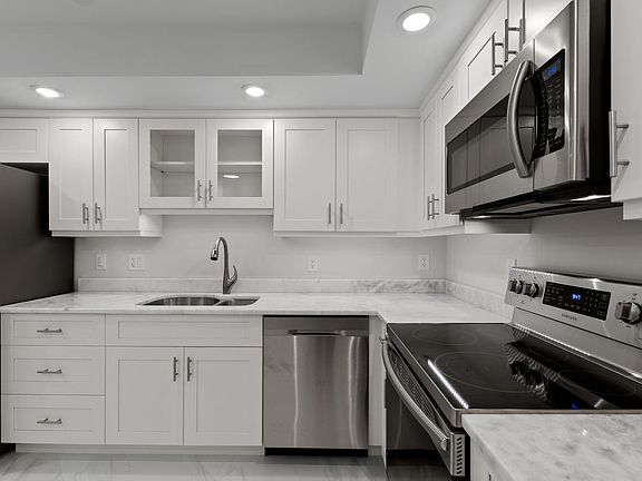 4th image of 86 Macfarlane Dr APT 9G