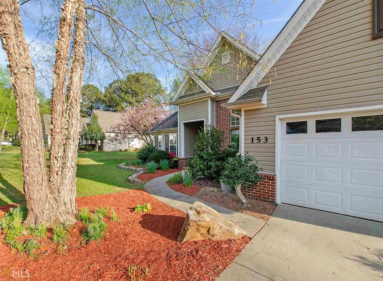 Newnan's Kingsbrook Subdivision Welcomes You, 3 Bedroom, 2 Bath — Photo 4