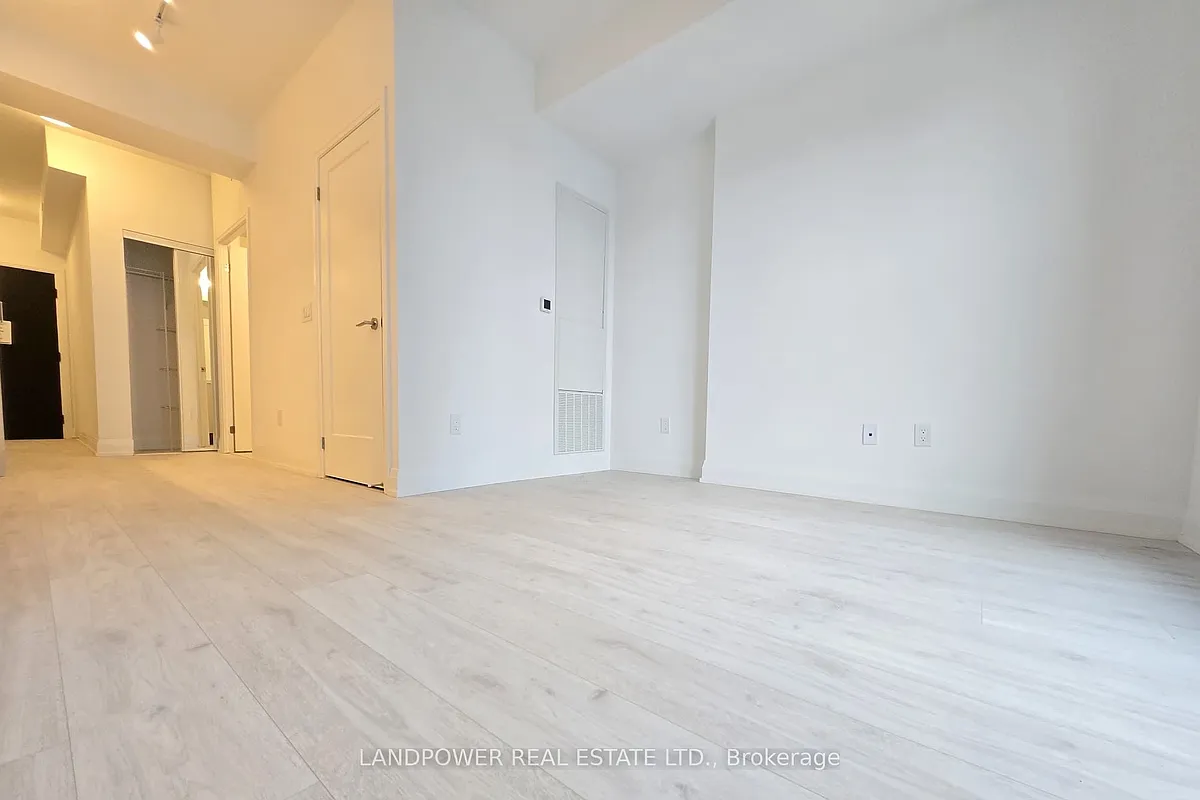 Building Photo - 20 Soudan Ave #3401