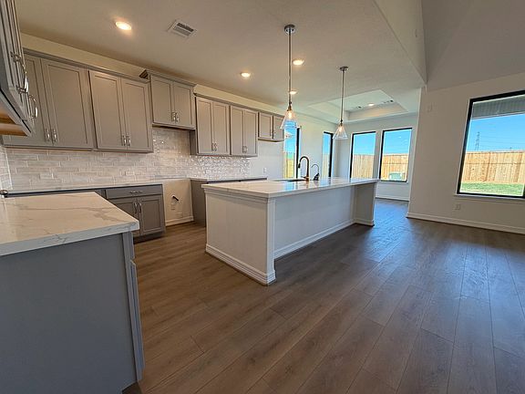 4118 Silver Falls Lane Interior Image 2