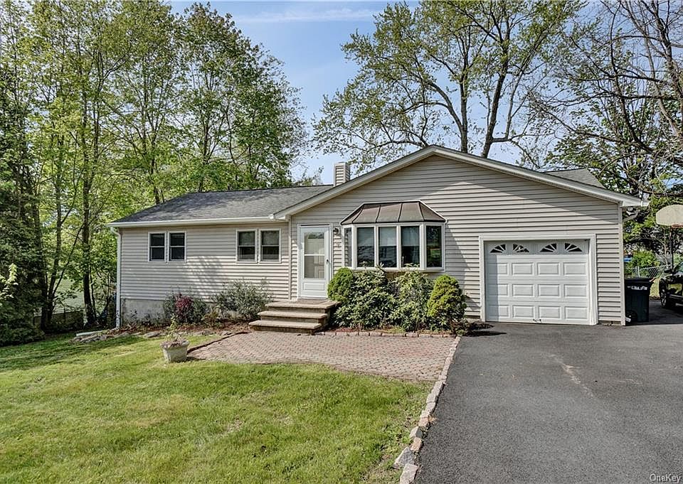 1st image of 9 Mid Oaks Dr