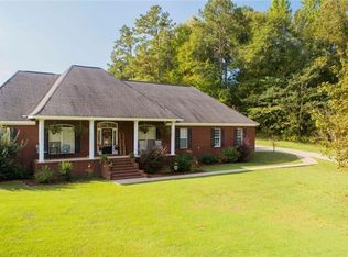 415 Shady Nook Dr, Deatsville, AL 36022