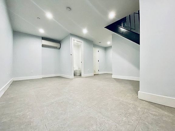 3rd image of 373 Howard Ave APT 1R