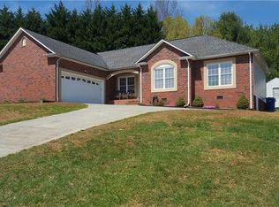 611 Catawba Valley Blvd SE, Hickory, NC 28602