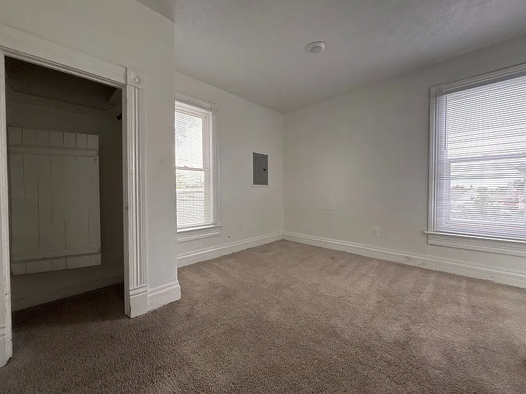 2415 E St — Photo 15