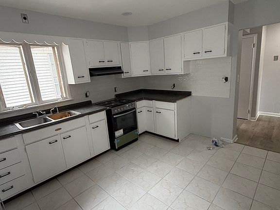 2nd image of 183 Delaware Ave #2R