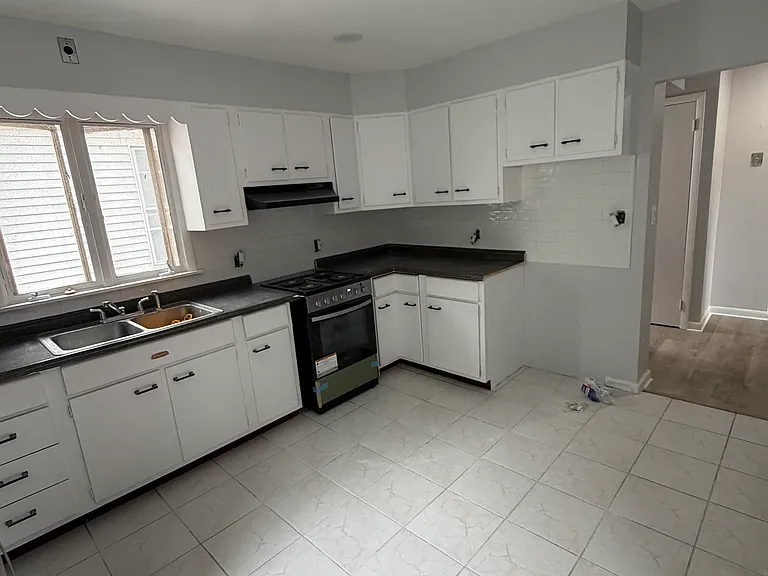183 Delaware Ave #2R — Photo 2