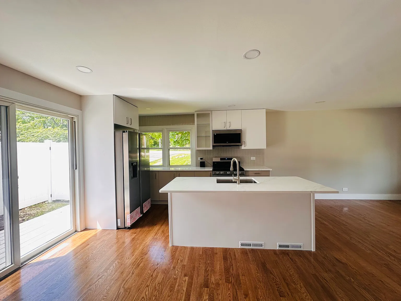 4 bed, 2080 sqft, $3,000 — Photo 4