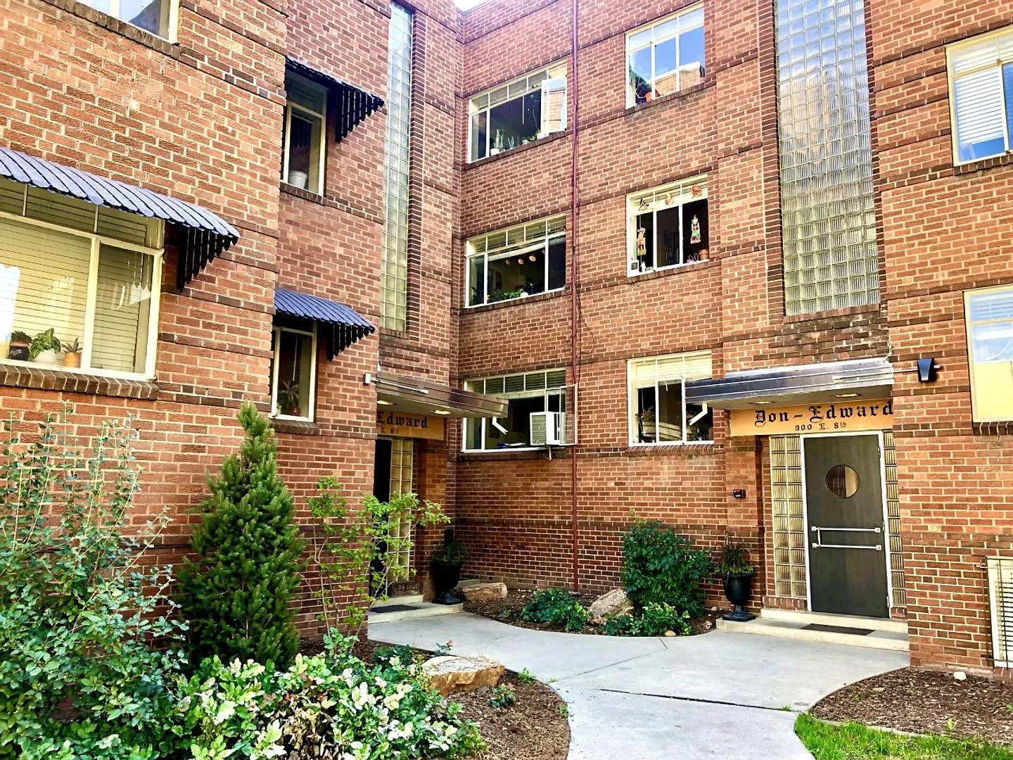 Don Edward Apartments — Photo 4
