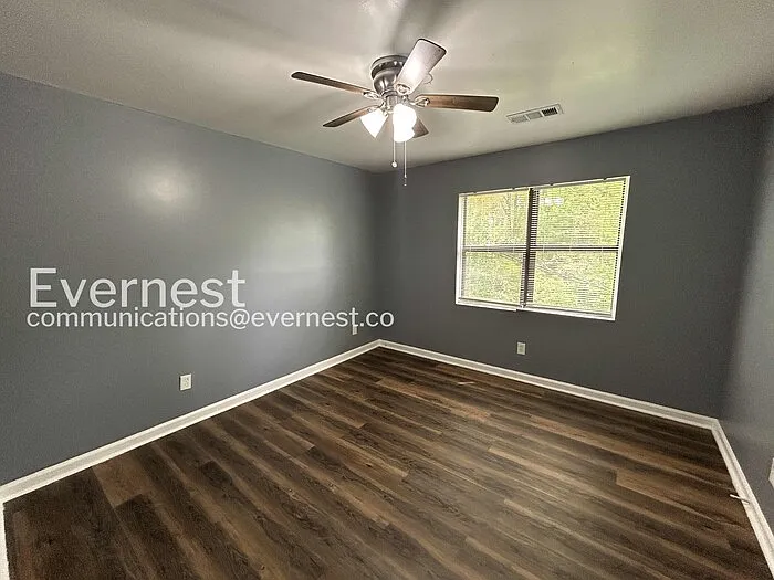 387 Annie St — Photo 12