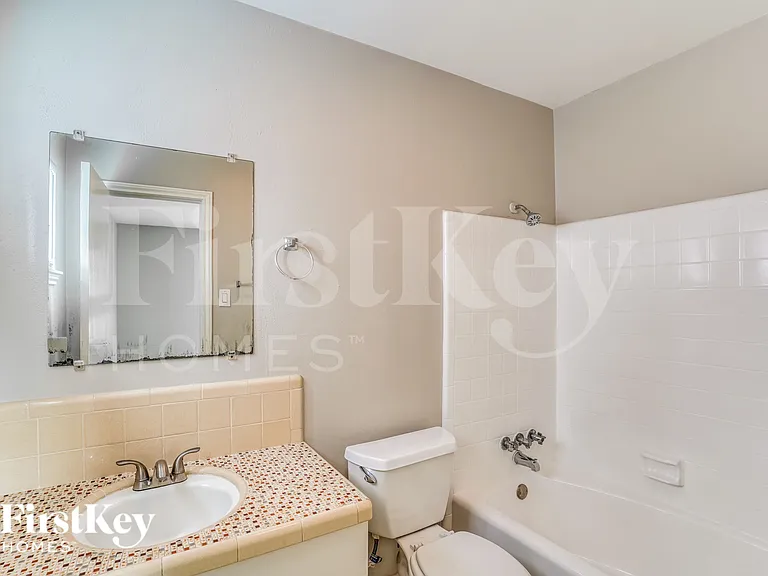 13914 Duncannon Dr — Photo 13