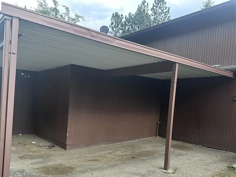 2805 Riverside Dr — Photo 1