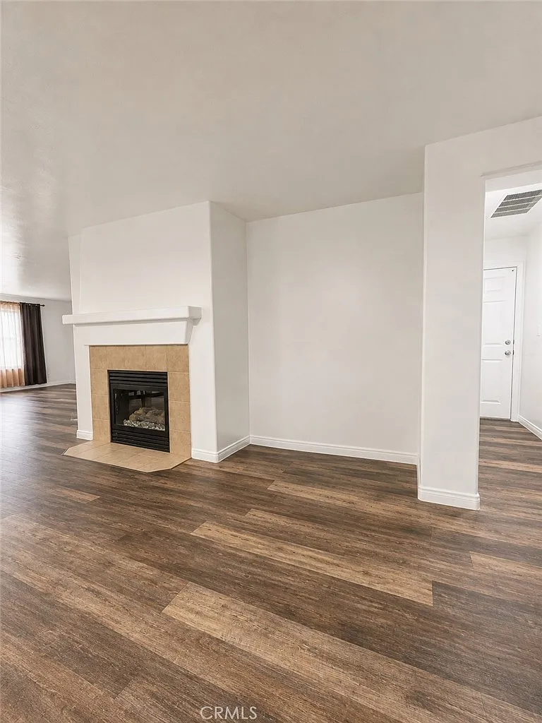 4 bed, 2379 sqft, $2,800 — Photo 3