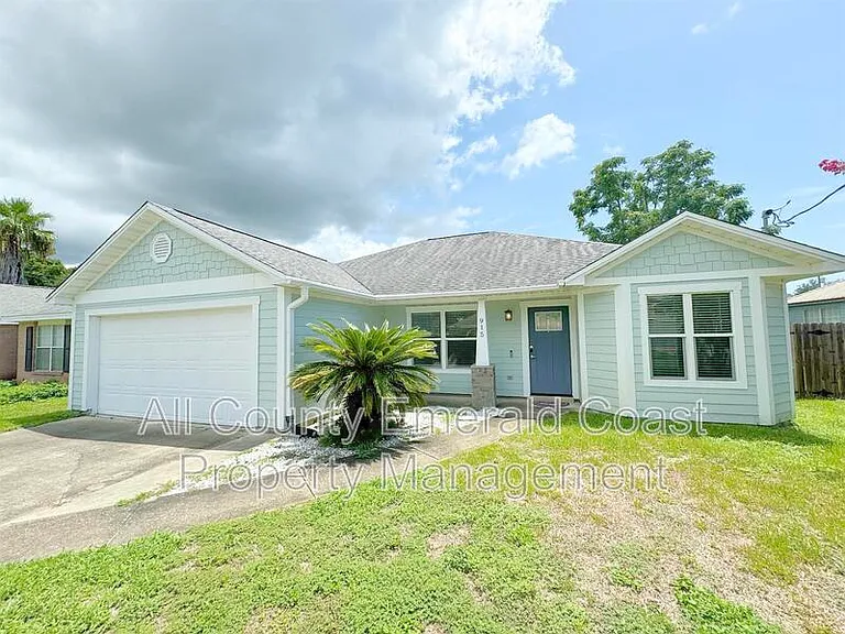 915 Emily Cir — Photo 4