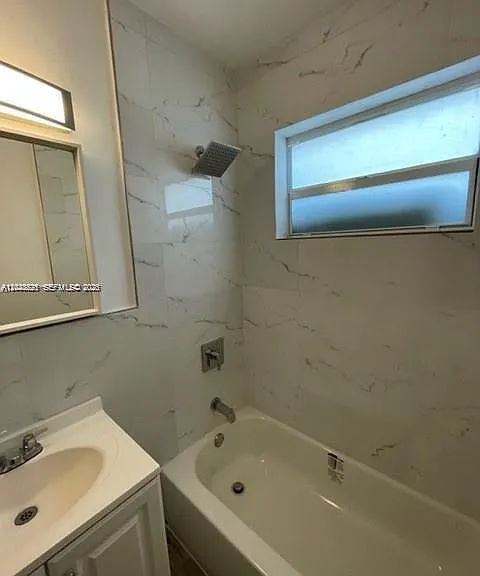 2048 NE 168th St #3 — Photo 18